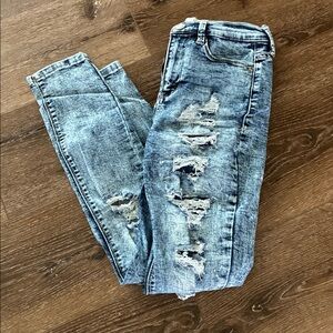 MUDD • Super Distressed Acid Wash High-Rise Ankle Jegging Skinny Jeans. Size 3